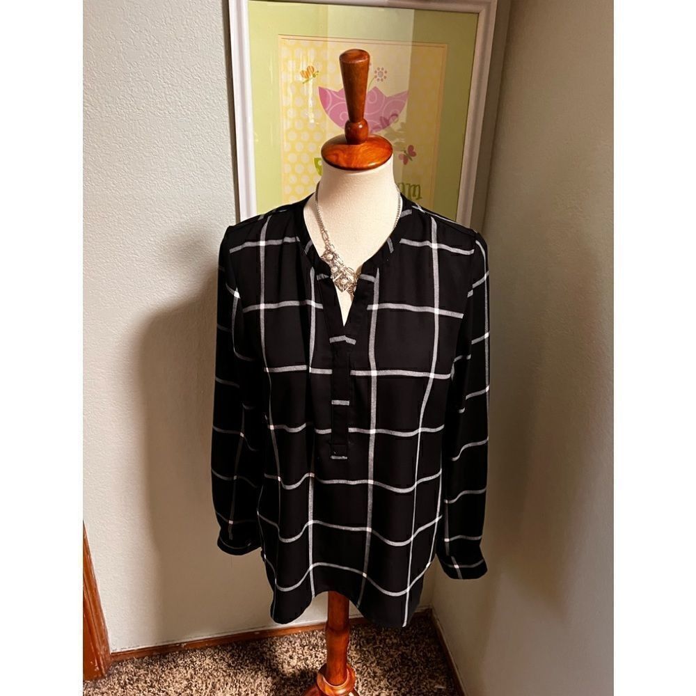EUC Black & White Plaid Mercer& Madison Long Sleeve Hi/Low Top #182